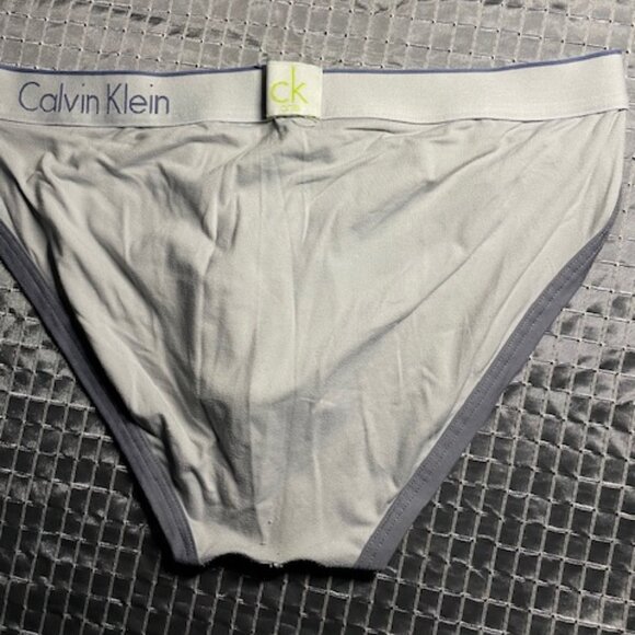 Calvin Klein brief size M oversized pouch - Picture 2 of 2